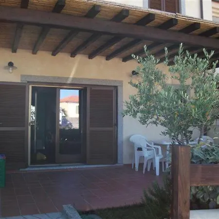 La Casa Degli Specchi-villetta Con Due Giardini Vakantiehuis
