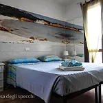 La Casa Degli Specchi-villetta Con Due Giardini