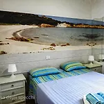 La Casa Degli Specchi-villetta Con Due Giardini Semesterbostad