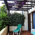 La Casa Degli Specchi-villetta Con Due Giardini