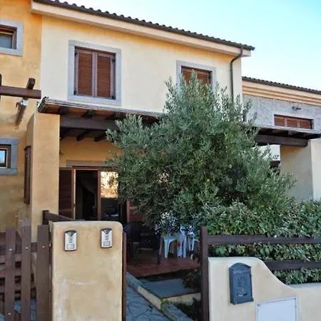 La Casa Degli Specchi-villetta Con Due Giardini