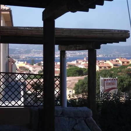 La Casa Degli Specchi-villetta Con Due Giardini