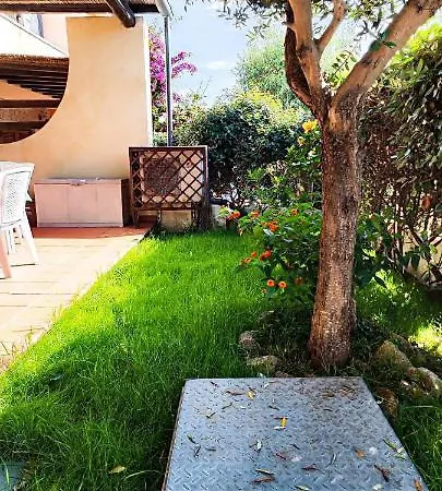 別荘 La Casa Degli Specchi-villetta Con Due Giardini ラ・マッダレーナ