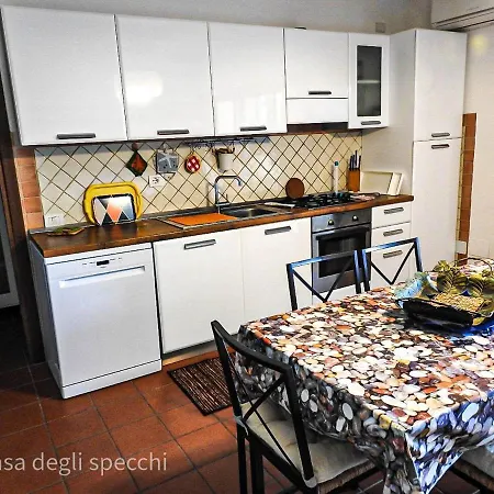 La Casa Degli Specchi-villetta Con Due Giardini 別荘