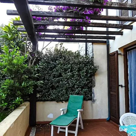 La Casa Degli Specchi-villetta Con Due Giardini
