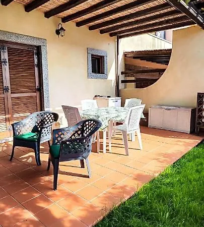 別荘 La Casa Degli Specchi-villetta Con Due Giardini ラ・マッダレーナ