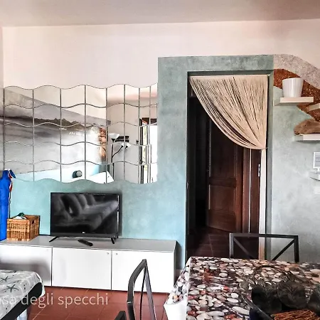 La Casa Degli Specchi-villetta Con Due Giardini