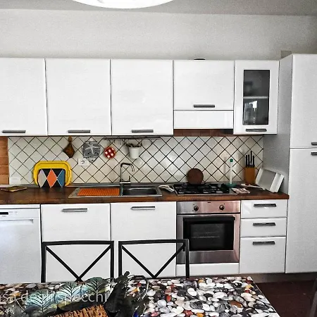 Ferienhaus La Casa Degli Specchi-villetta Con Due Giardini