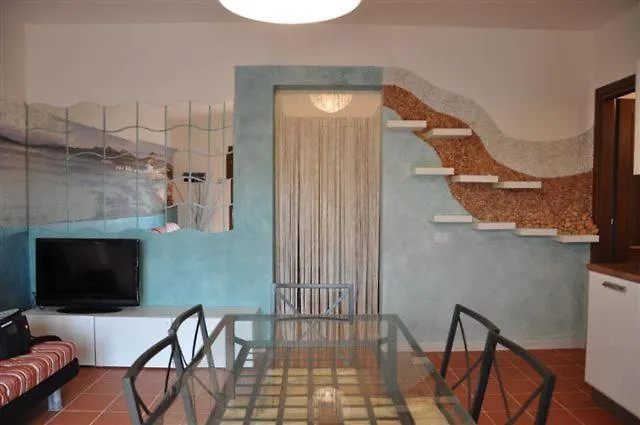 度假居 La Casa Degli Specchi-villetta Con Due Giardini 马达莱纳