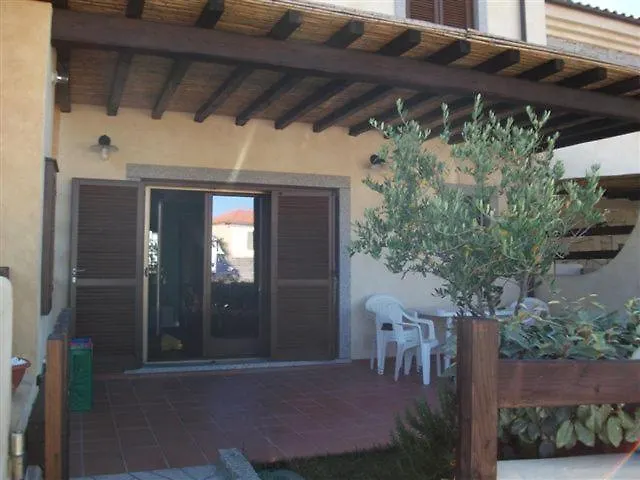 La Casa Degli Specchi-villetta Con Due Giardini Сasa de vacaciones